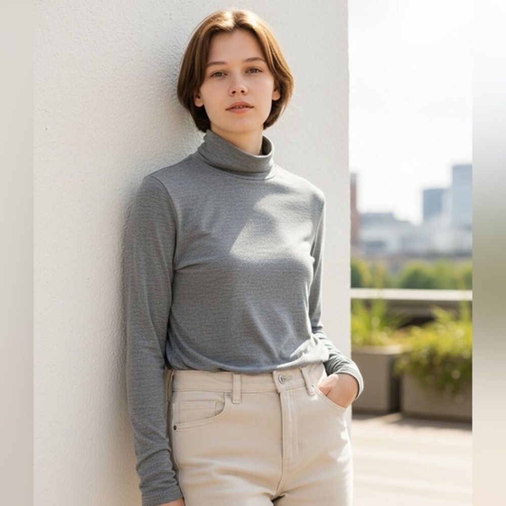 EUC Heat Tech Women’s Gray Turtleneck Long Sleeve Shirt Blouse Top Layering - XS